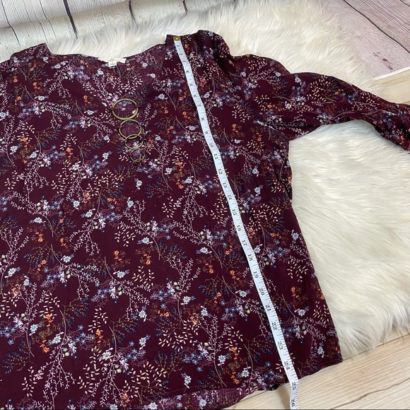 [Entro] Floral Bell Sleeve Top with Metal Rings - Picture 11 of 13